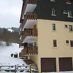 Au Pied Des Pistes, Avec Vue Sur La Montagne *