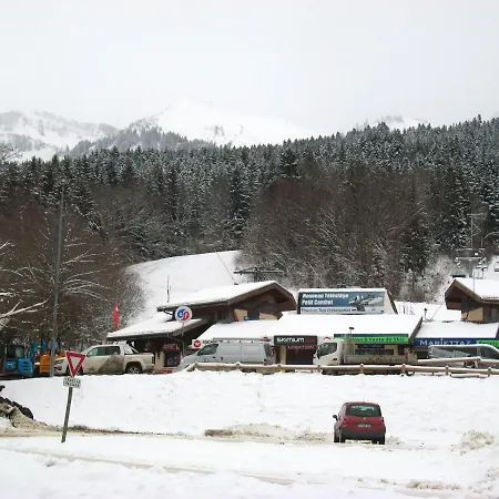 Au Pied Des Pistes, Avec Vue Sur La Montagne *